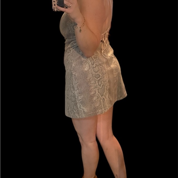 Urban outfitters mini dress with open back - Picture 13 of 15